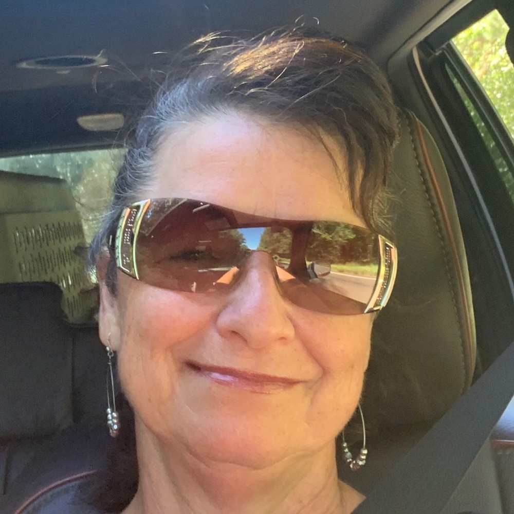 Meet your Posher, Laurie